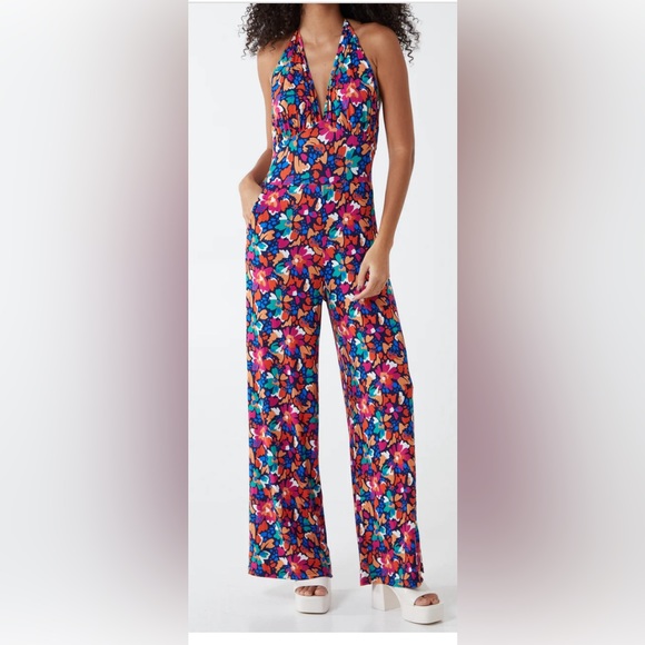 QED LONDON HALTERNECK MULTI FLORAL PLISSE JUMPSUIT NWOT - Picture 2 of 8